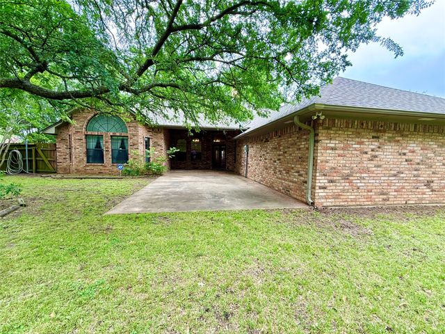 2103 Pecan Street, Bonham, TX 75418