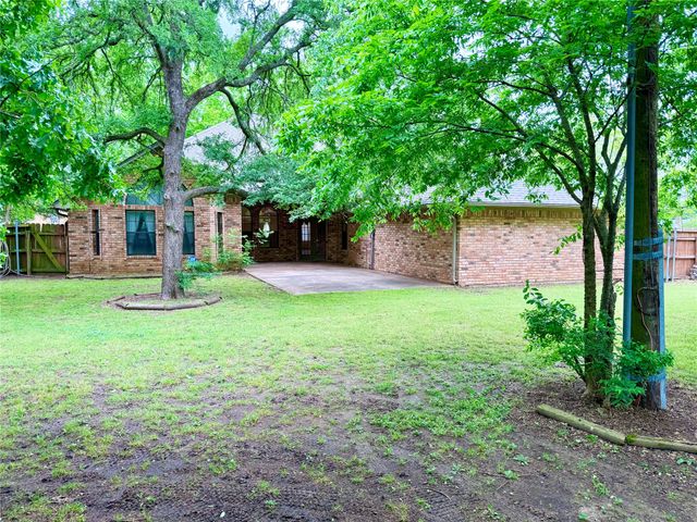 2103 Pecan Street, Bonham, TX 75418