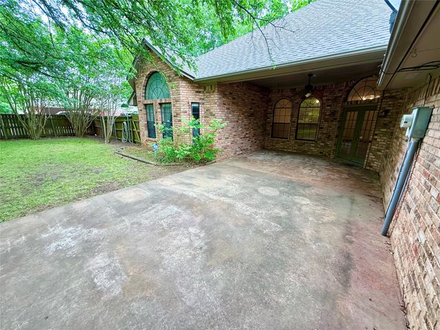2103 Pecan Street, Bonham, TX 75418