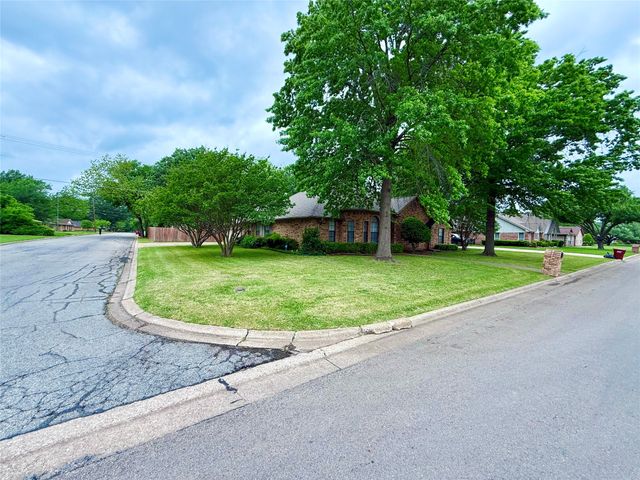 2103 Pecan Street, Bonham, TX 75418