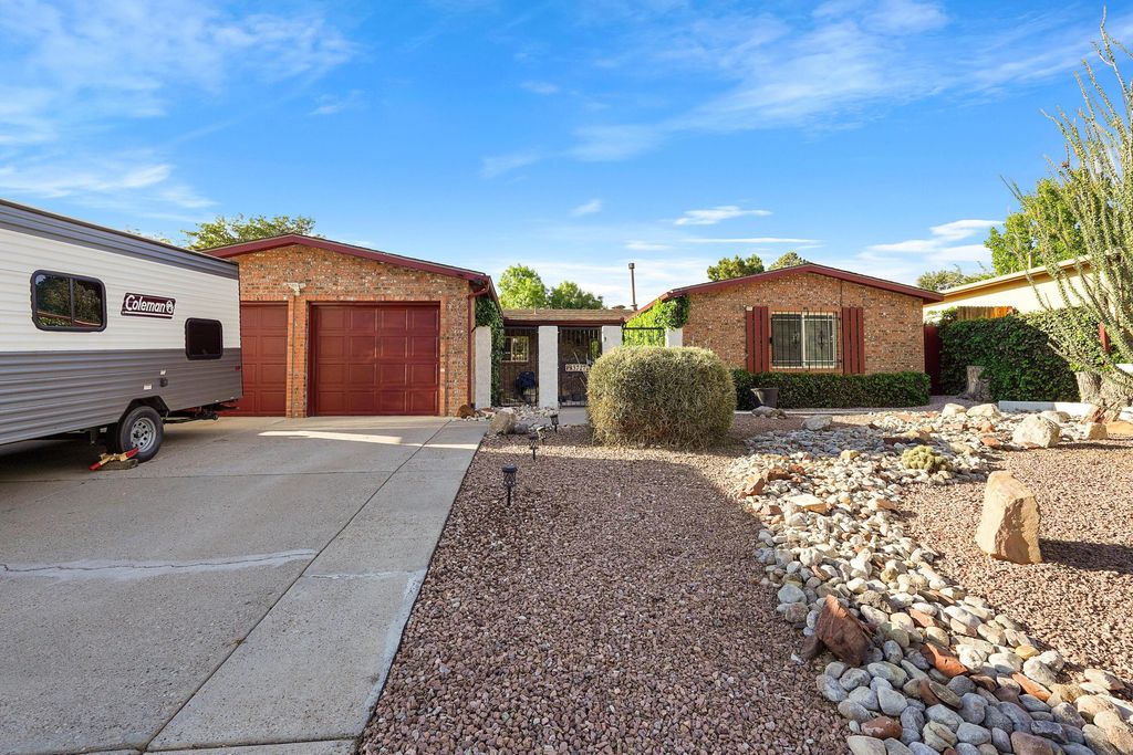 3727 VALERIE Place NE, Albuquerque, NM 87111
