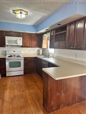 1915 Pinewood Drive, Charleston, WV 25320