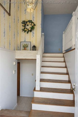 1915 Pinewood Drive, Charleston, WV 25320