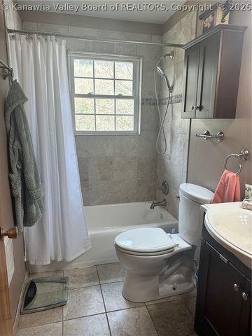 1915 Pinewood Drive, Charleston, WV 25320