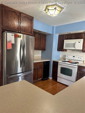 1915 Pinewood Drive, Charleston, WV 25320