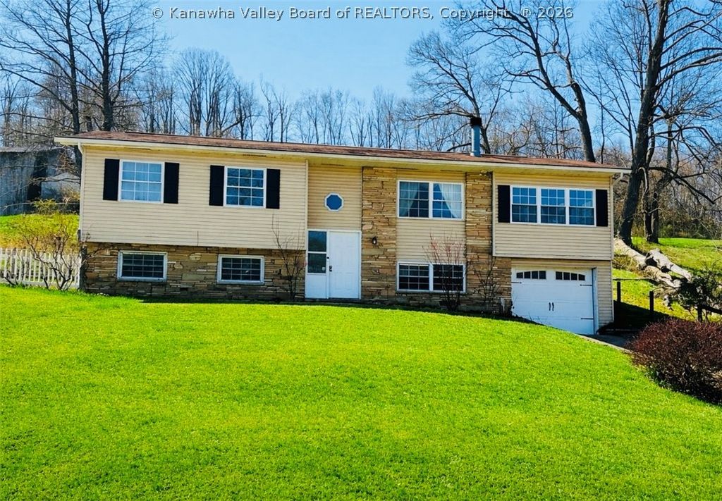 1915 Pinewood Drive, Charleston, WV 25320