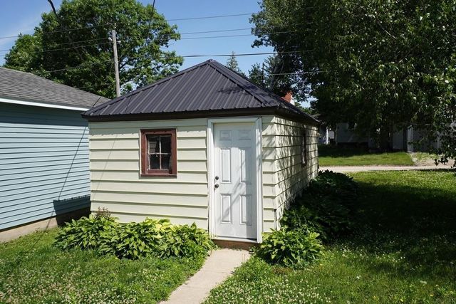 307 1st Avenue, Charles City, IA 50616