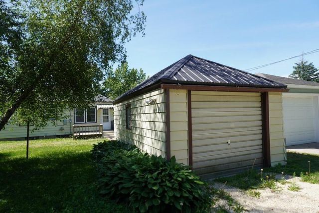 307 1st Avenue, Charles City, IA 50616