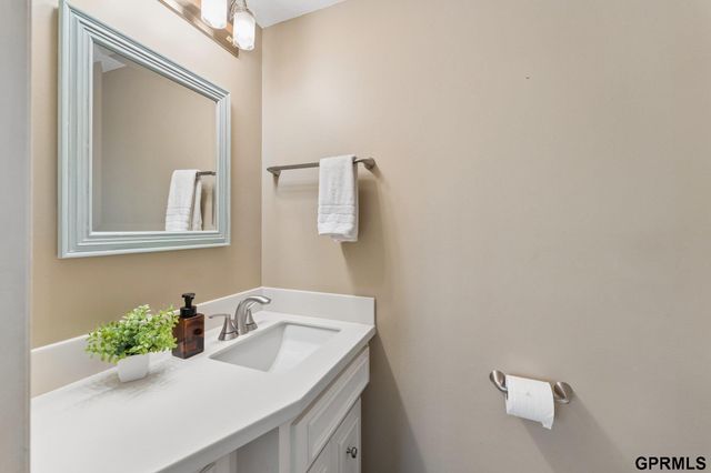9723 Fieldcrest Drive, Omaha, NE 68114