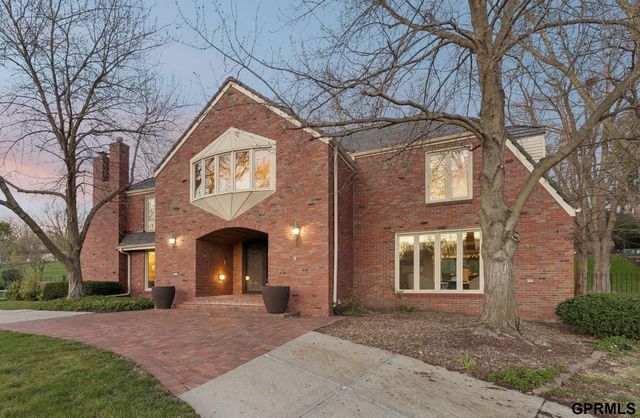 9723 Fieldcrest Drive, Omaha, NE 68114
