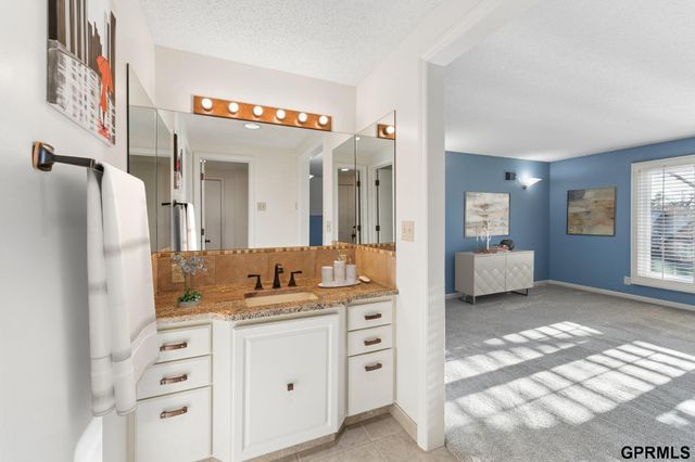 9723 Fieldcrest Drive, Omaha, NE 68114