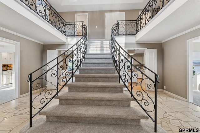 9723 Fieldcrest Drive, Omaha, NE 68114