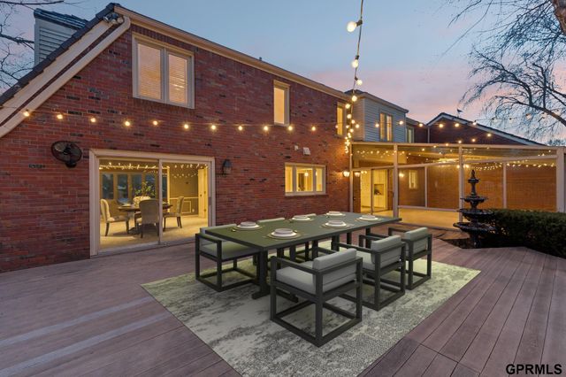 9723 Fieldcrest Drive, Omaha, NE 68114