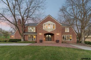 9723 Fieldcrest Drive, Omaha, NE 68114
