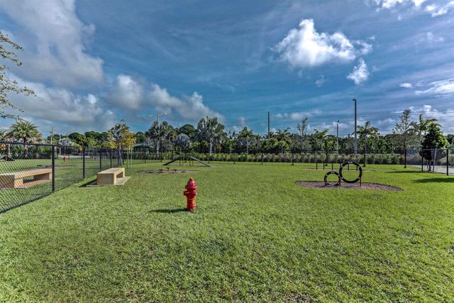 7089 Edison Place, Palm Beach Gardens, FL 33418