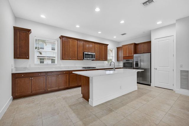 7089 Edison Place, Palm Beach Gardens, FL 33418