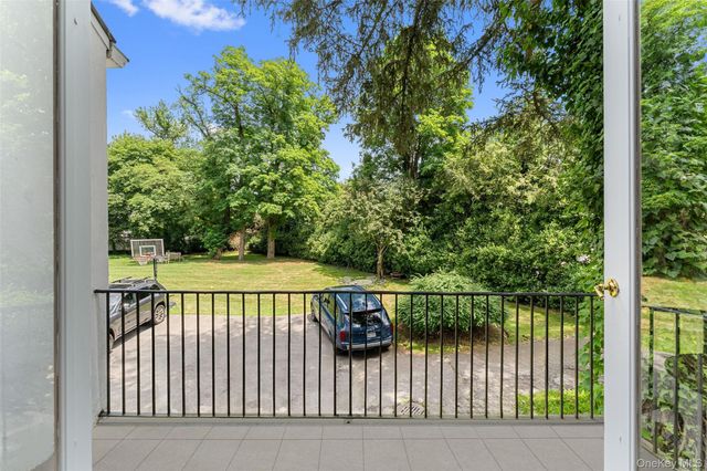 41 Garden Avenue, Bronxville, NY 10708