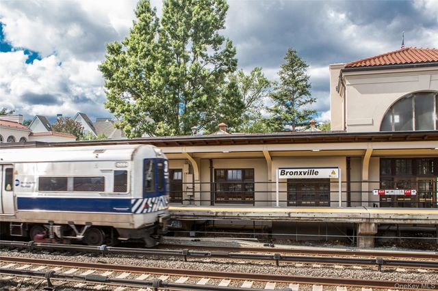 41 Garden Avenue, Bronxville, NY 10708