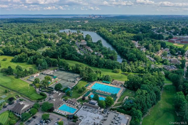 41 Garden Avenue, Bronxville, NY 10708