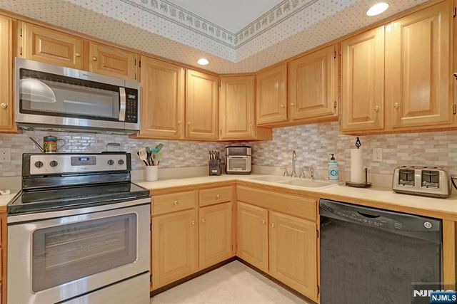 7 S Maple Avenue 7B, Park Ridge, NJ 07656