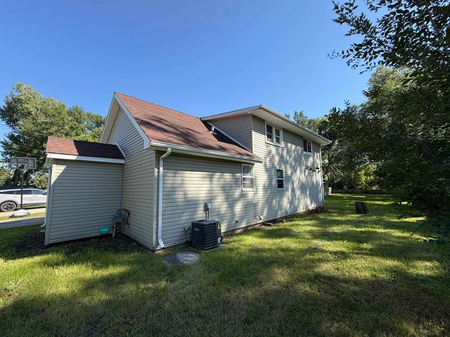 1217 NW 5th, Minot, ND 58703