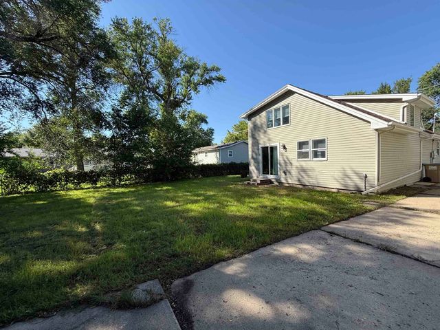 1217 NW 5th, Minot, ND 58703