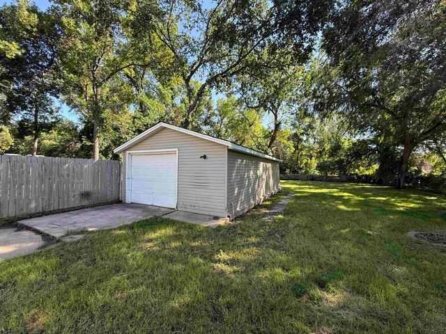 1217 NW 5th, Minot, ND 58703