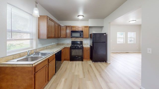 1217 NW 5th, Minot, ND 58703