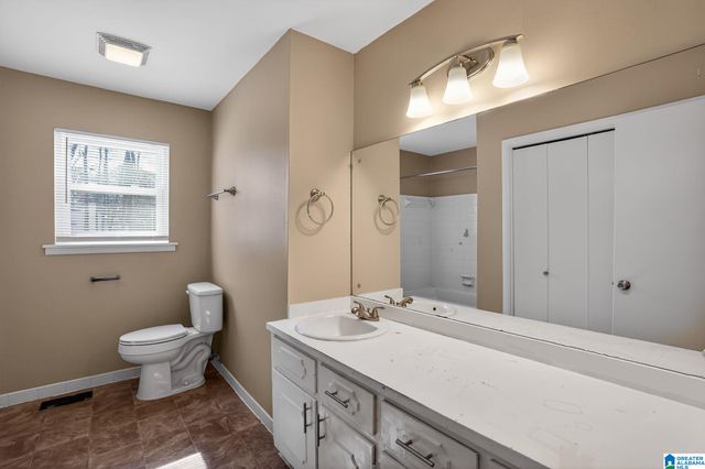 429 WOODLAND COURT NE, Center Point, AL 35215