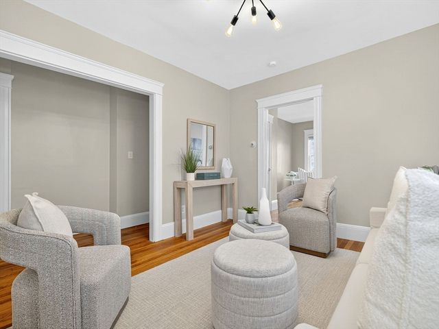 187 Florence St 2L, Boston, MA 02131