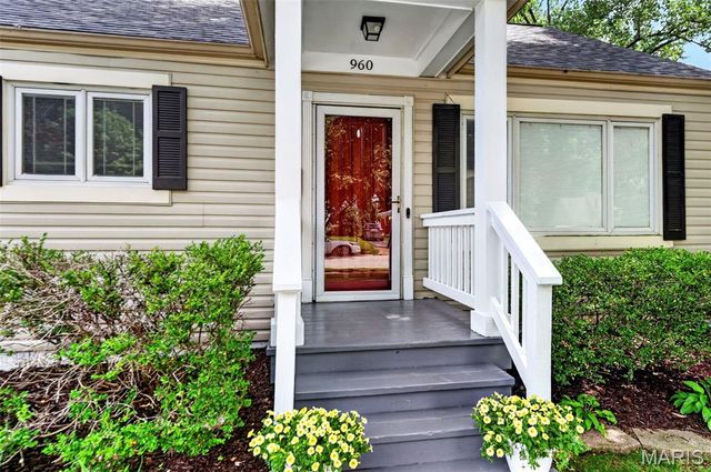 960 Briarton Drive, St Louis, MO 63126