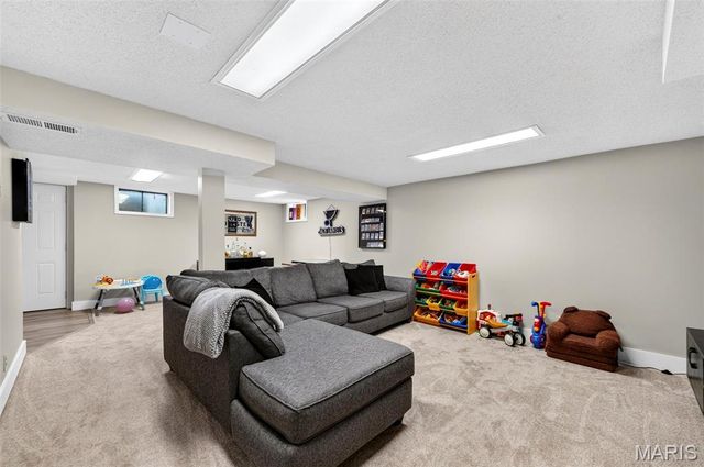 960 Briarton Drive, St Louis, MO 63126