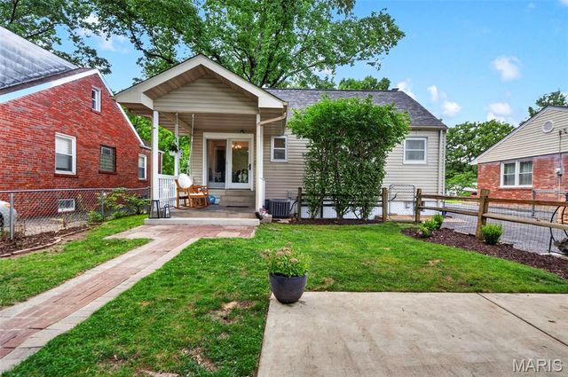 960 Briarton Drive, St Louis, MO 63126