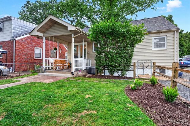 960 Briarton Drive, St Louis, MO 63126