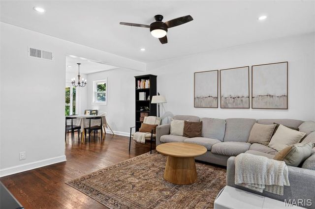960 Briarton Drive, St Louis, MO 63126