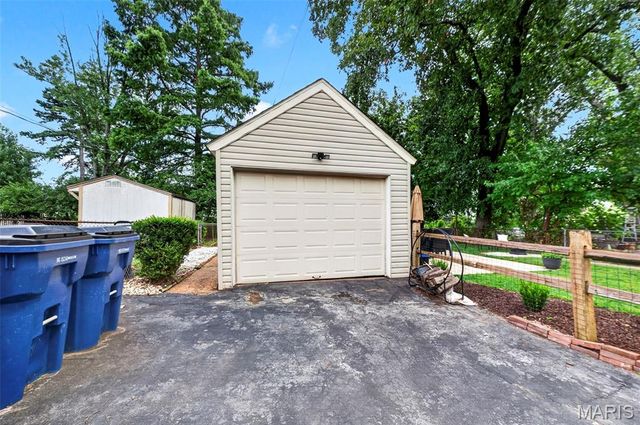960 Briarton Drive, St Louis, MO 63126