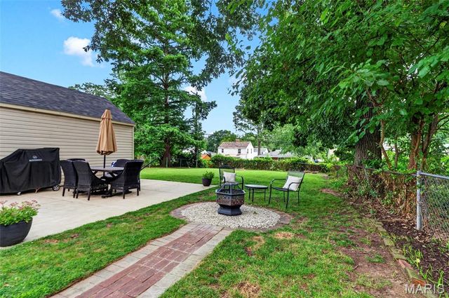 960 Briarton Drive, St Louis, MO 63126