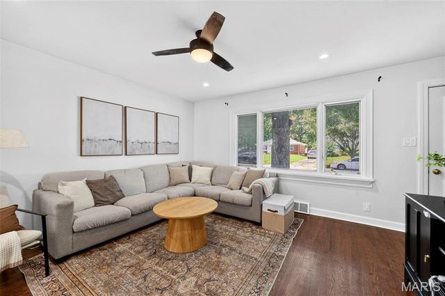 960 Briarton Drive, St Louis, MO 63126