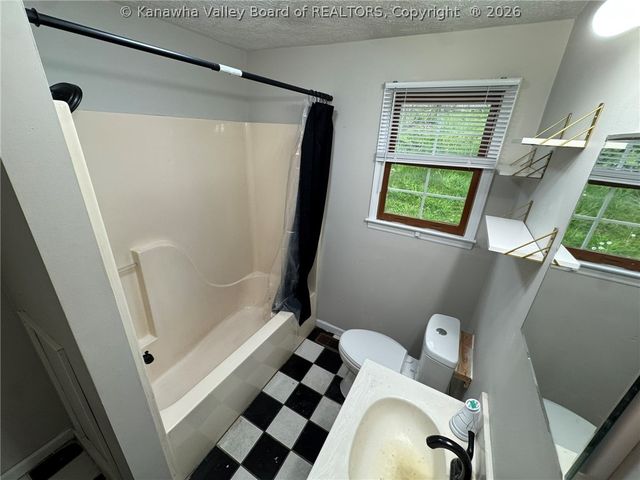 114 EDGEMONT Drive, Princeton, WV 24740