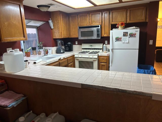 624 Park Hurst Way, Modesto, CA 95358