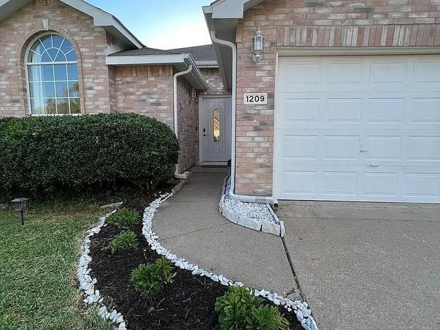 1209 Mill Spring Drive, Garland, TX 75040