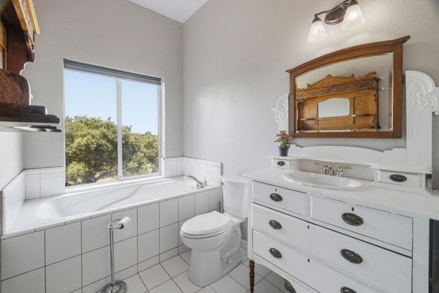 19269 Mallory Canyon Road D, Salinas, CA 93907