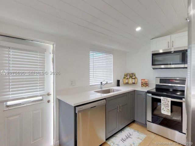 88 NW 85th St 1, Miami, FL 33150