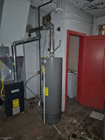 16635 Harper Avenue, Detroit, MI 48224