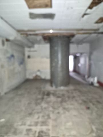 16635 Harper Avenue, Detroit, MI 48224