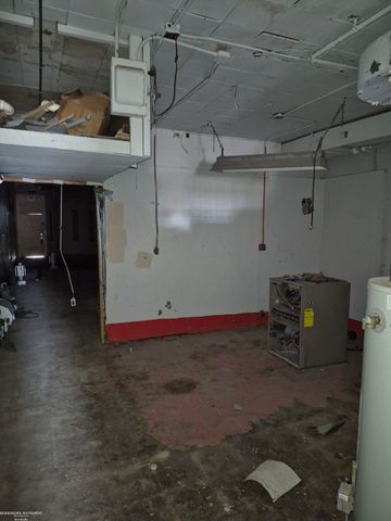 16635 Harper Avenue, Detroit, MI 48224