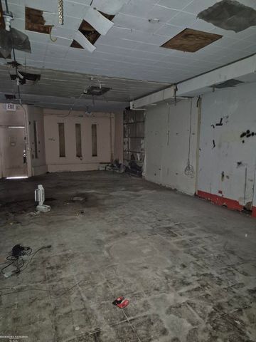 16635 Harper Avenue, Detroit, MI 48224