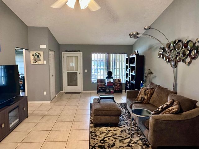 6273 Tall Cypress Circle, Greenacres, FL 33463