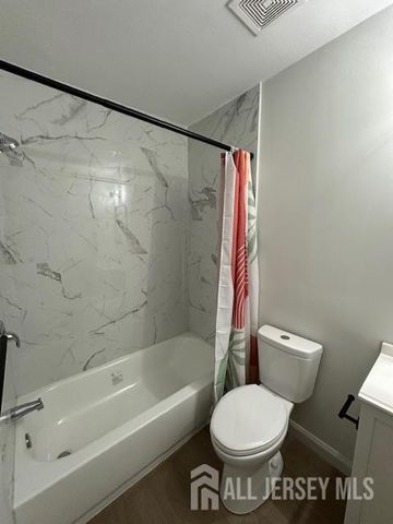 31 Van Pelt Court, East Brunswick, NJ 08816