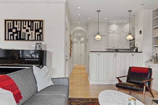 238 Marlborough St 401, Boston, MA 02116